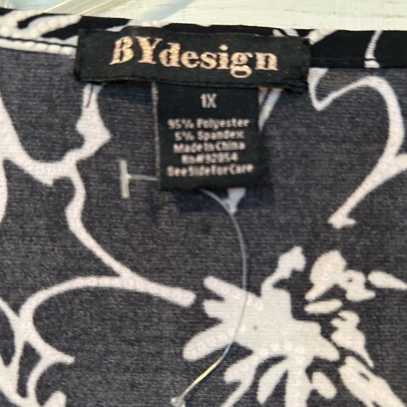 NWOT By Design Black and White Floral With Cut Out Sleeves - Picture 3 of 10